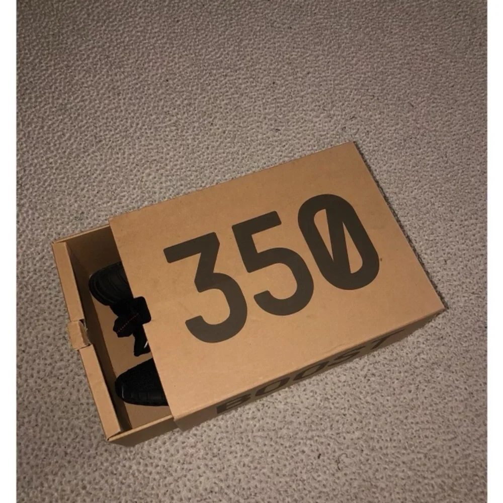 YEEZY - Picture 7 of 12